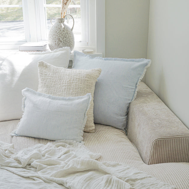 http://www.anayahome.com/cdn/shop/collections/anaya-soft-cozy-white-boucle-pillow-1_1200x630.jpg?v=1661520423
