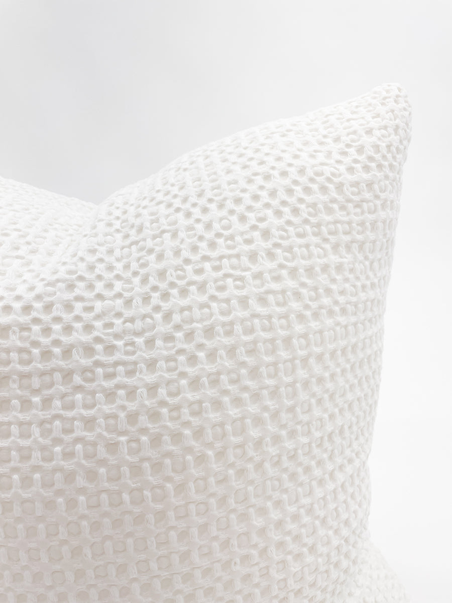 http://www.anayahome.com/cdn/shop/files/Cotton-Waffle-Weave-Pillow-White-Euro-26x26-Bedding-Pillow-2_1200x1200.jpg?v=1693331216