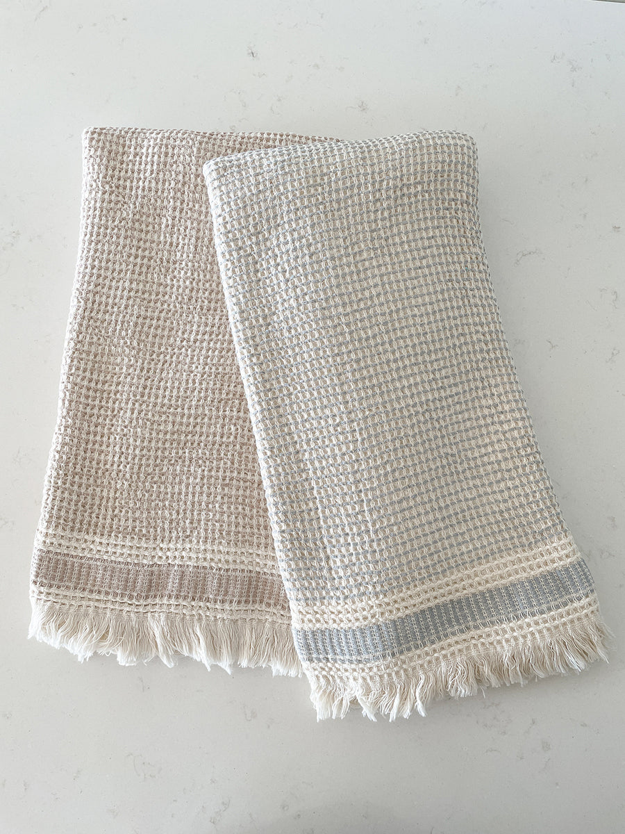 http://www.anayahome.com/cdn/shop/products/MiniTurkishCottonBathTowel_1_1200x1200.jpg?v=1687877354